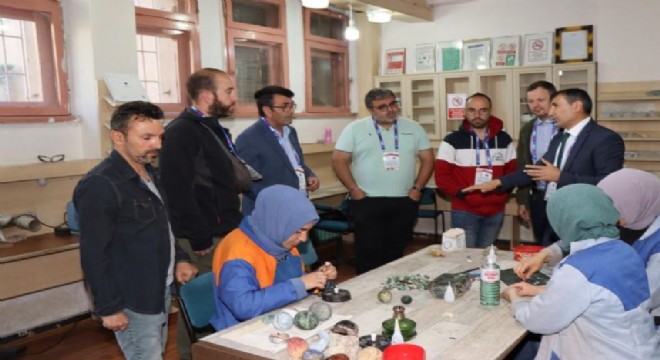  Oltu HEM'de atıklar sanat eserine dönüşüyor